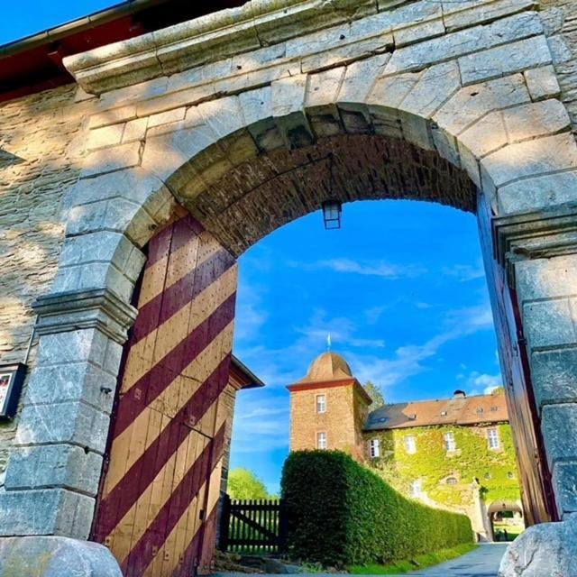 Hotel Und Restaurant Burg Schnellenberg